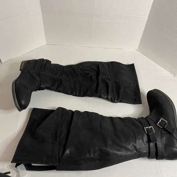 Black Knee-High Leather Boots - Picture 2 of 10